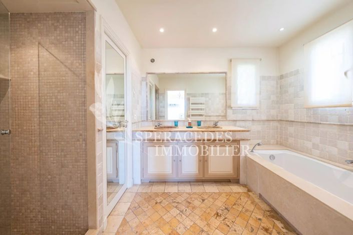 Image No.21-4 Bed House for sale