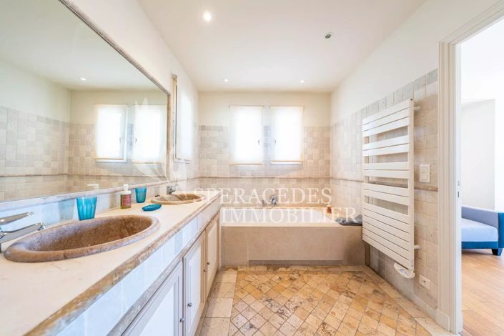 Image No.24-4 Bed House for sale