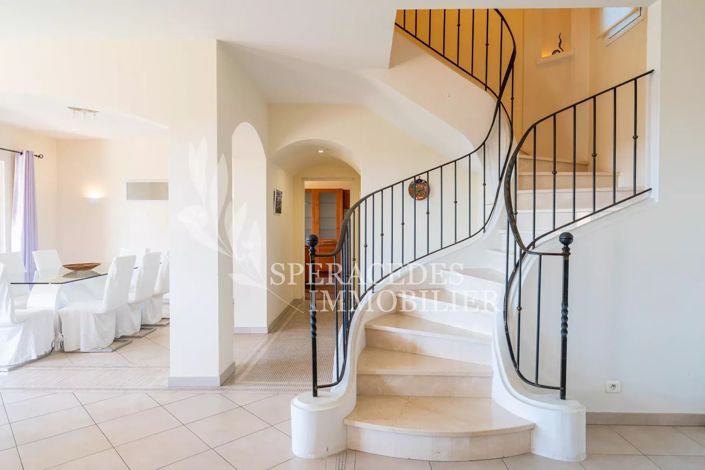 Image No.8-4 Bed House for sale