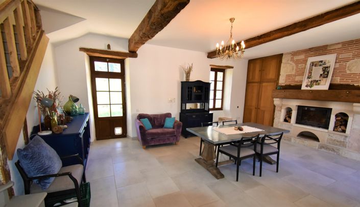 Image No.8-7 Bed House for sale