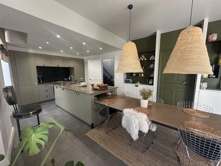 Image No.7-5 Bed House for sale