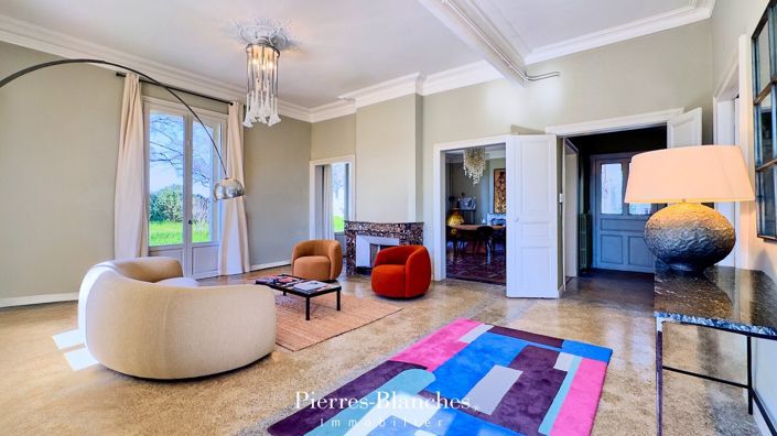 Image No.2-5 Bed House for sale