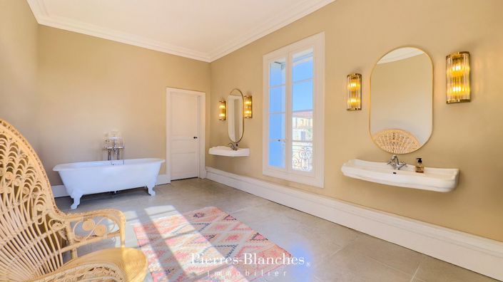 Image No.9-5 Bed House for sale