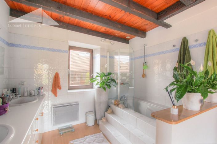 Image No.9-3 Bed House for sale