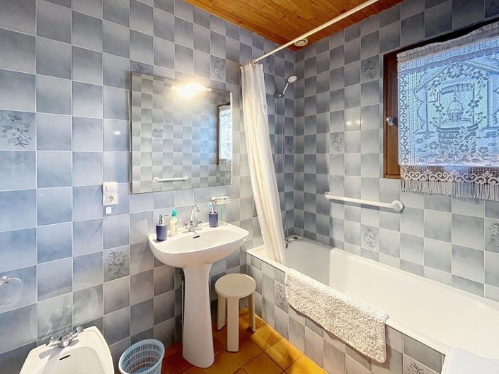 Image No.12-2 Bed House for sale