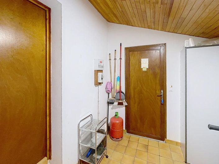 Image No.13-2 Bed House for sale