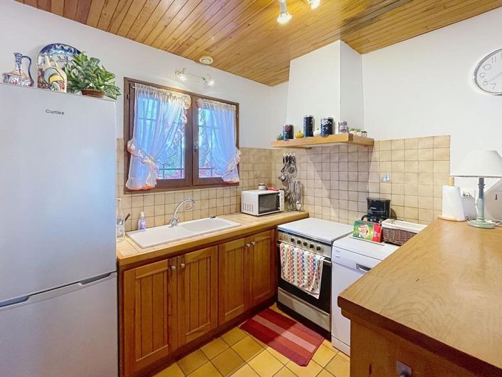 Image No.8-2 Bed House for sale