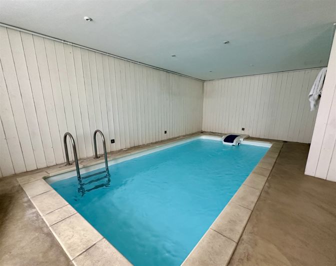 Image No.29-6 Bed Property for sale