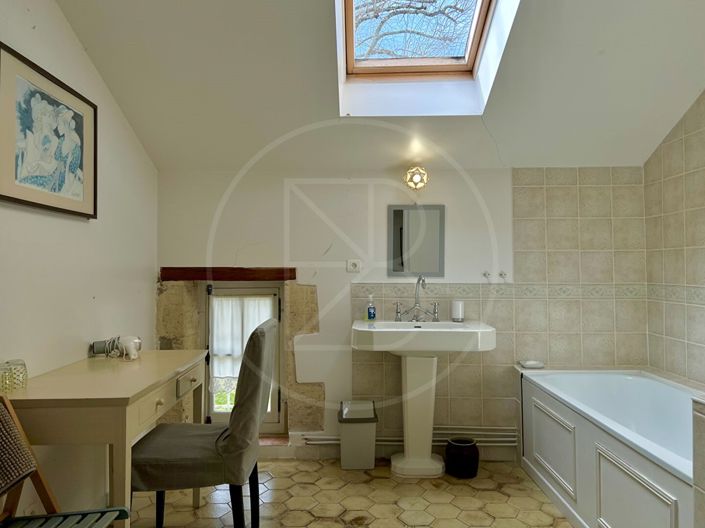 Image No.10-7 Bed House for sale