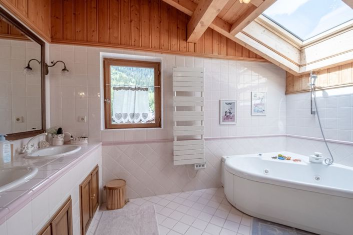 Image No.12-5 Bed House for sale