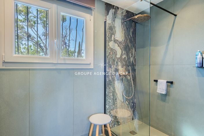 Image No.10-2 Bed House for sale