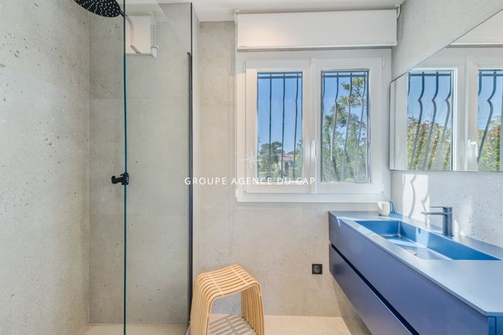 Image No.12-2 Bed House for sale