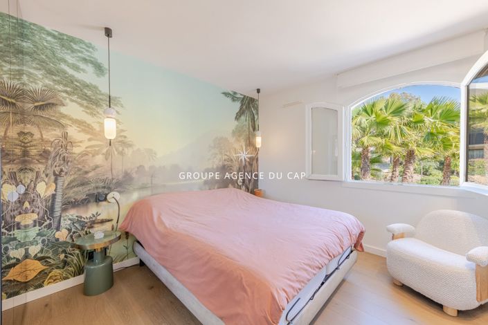 Image No.13-2 Bed House for sale