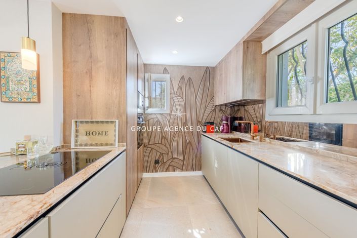 Image No.8-2 Bed House for sale