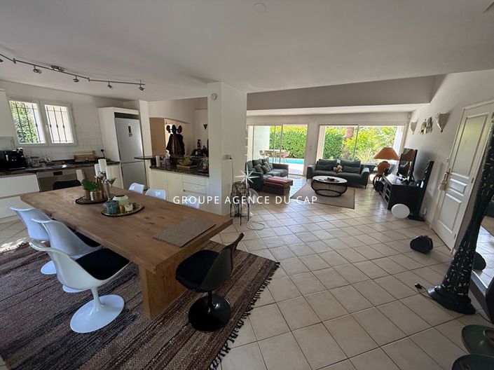 Image No.5-3 Bed House for sale