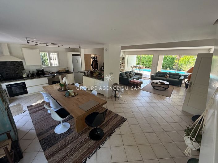 Image No.7-3 Bed House for sale