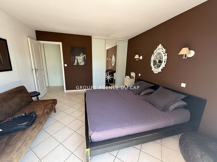 Image No.9-3 Bed House for sale