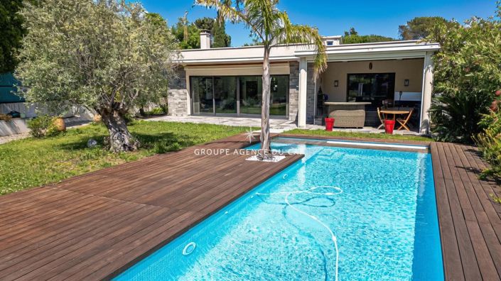 Image No.12-4 Bed Property for sale