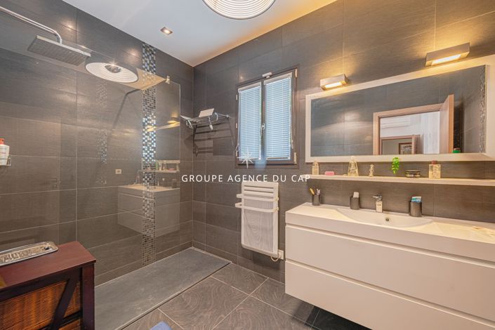 Image No.13-4 Bed Property for sale