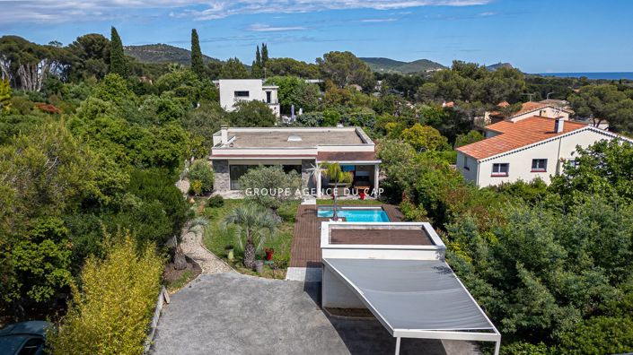 Image No.15-4 Bed Property for sale