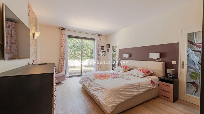 Image No.8-4 Bed Property for sale