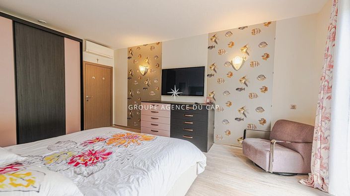 Image No.9-4 Bed Property for sale