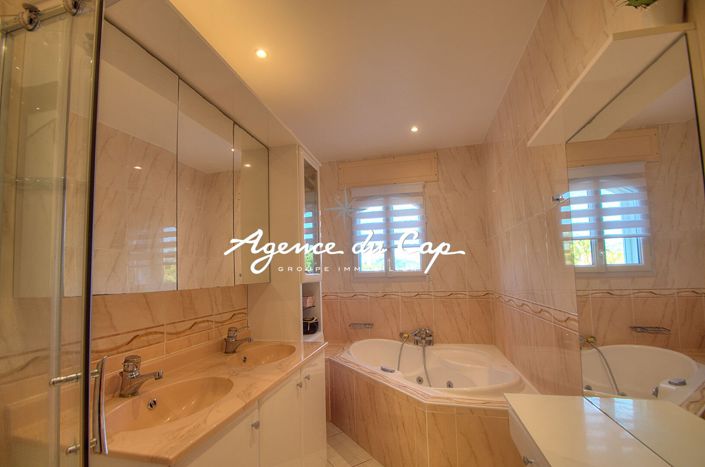 Image No.14-4 Bed House for sale