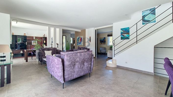 Image No.10-3 Bed House for sale