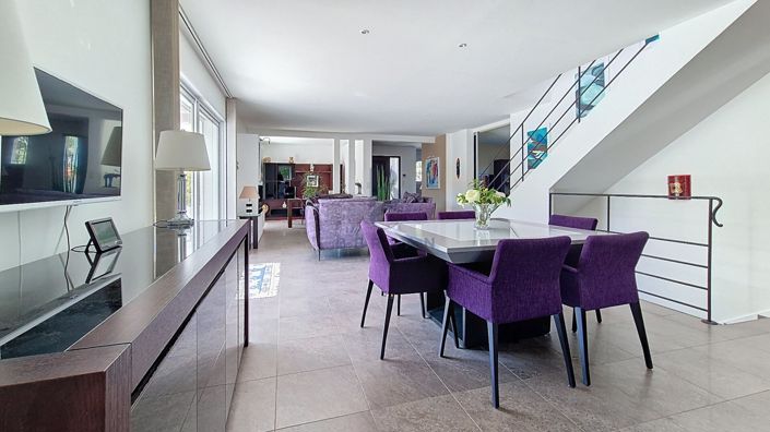 Image No.11-3 Bed House for sale