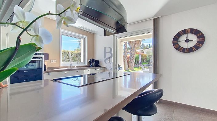 Image No.14-3 Bed House for sale