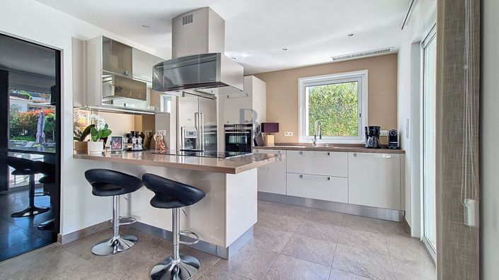 Image No.15-3 Bed House for sale