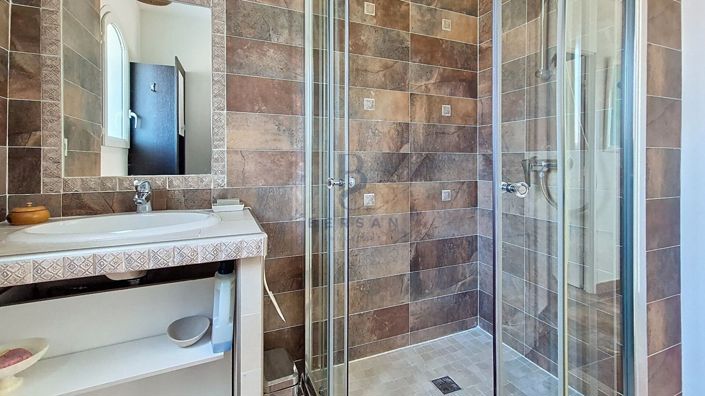 Image No.17-3 Bed House for sale