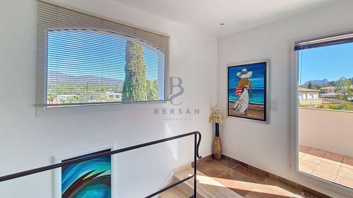 Image No.18-3 Bed House for sale