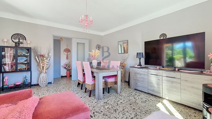 Image No.9-2 Bed House for sale