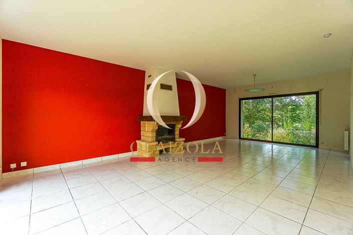 Image No.10-3 Bed House for sale