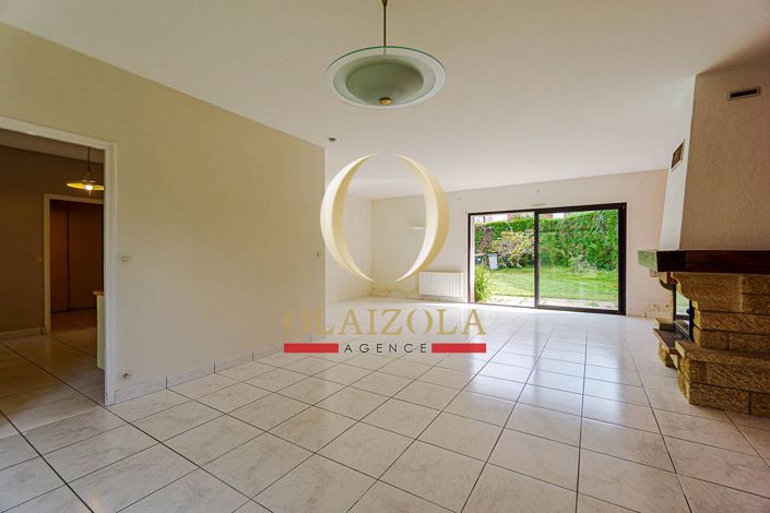 Image No.11-3 Bed House for sale