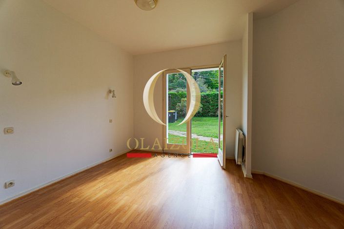 Image No.15-3 Bed House for sale