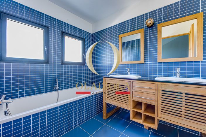 Image No.11-5 Bed House for sale