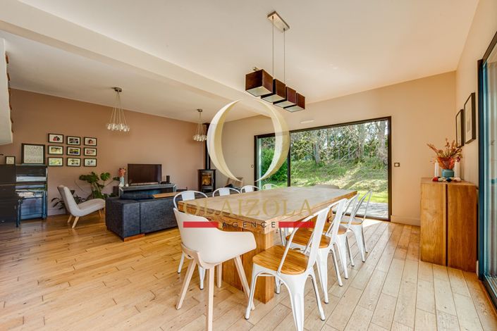 Image No.6-5 Bed House for sale