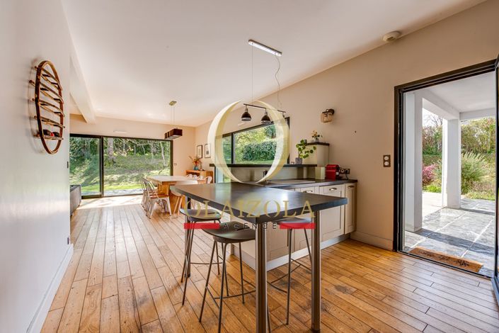 Image No.7-5 Bed House for sale