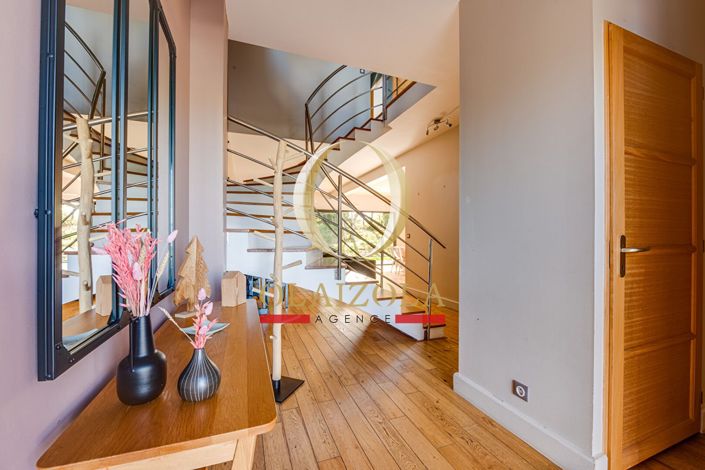 Image No.9-5 Bed House for sale