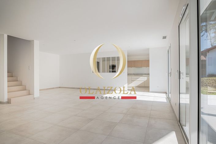 Image No.2-4 Bed House for sale