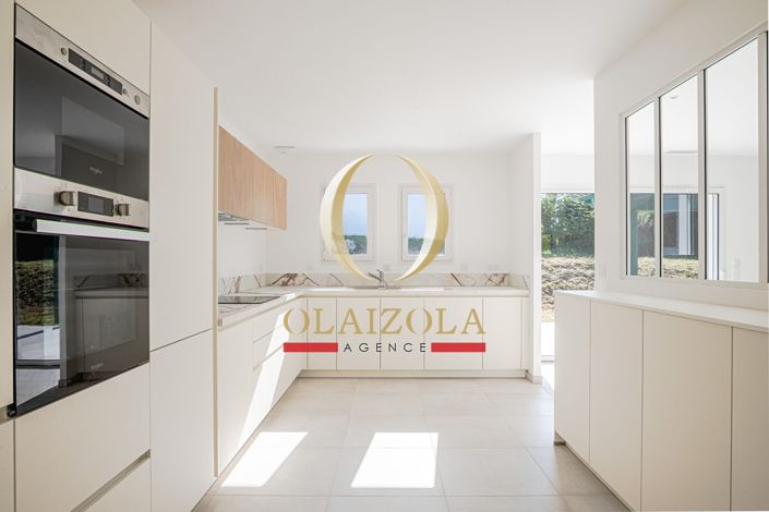 Image No.3-4 Bed House for sale