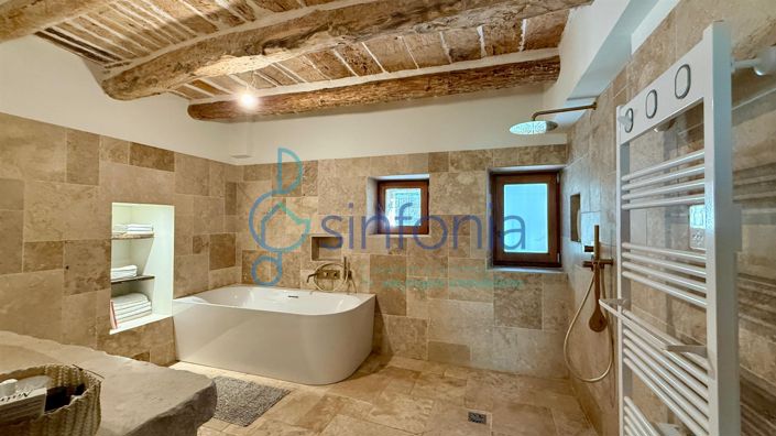 Image No.6-5 Bed House for sale