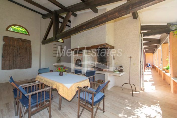 Image No.8-5 Bed House for sale