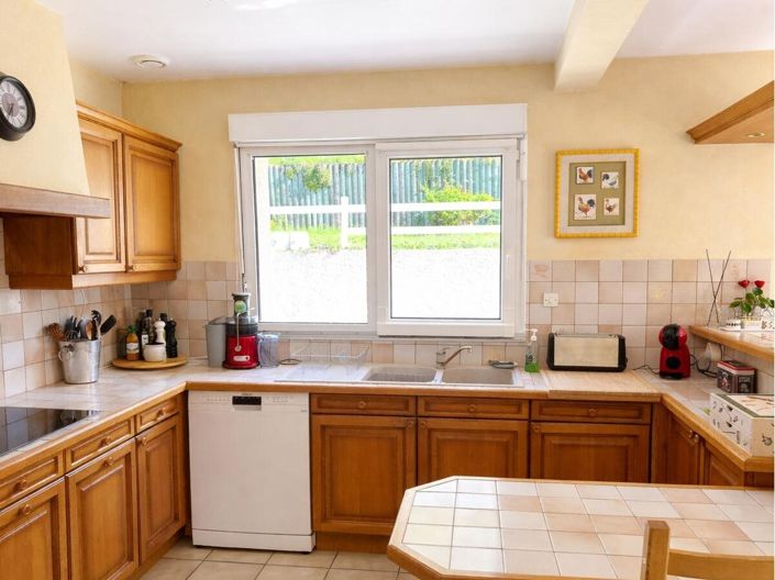 Image No.6-5 Bed House for sale