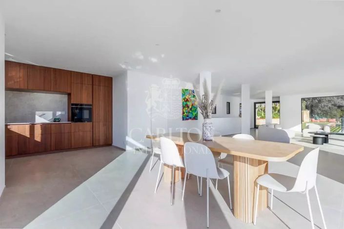 Image No.7-4 Bed House for sale