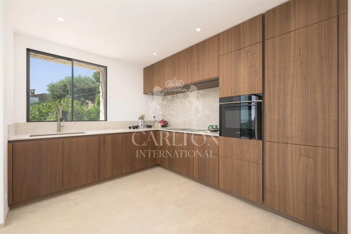 Image No.8-4 Bed House for sale