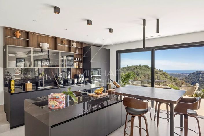 Image No.6-5 Bed House for sale