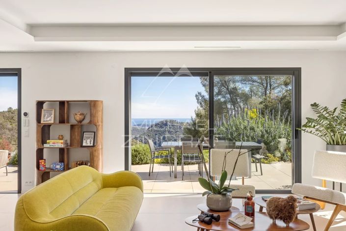 Image No.7-5 Bed House for sale